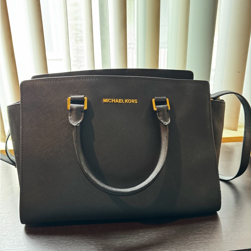 Micheal Kors Selma Satchel- gently used